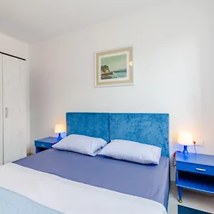 apartment-karlo-kastela.hotels-in-trogir.com/