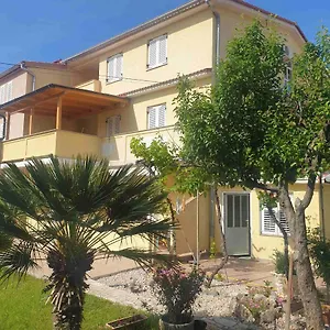 apartmani-markovski.primorje-gorskikotar.com/
