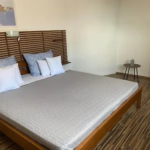 apartmani-mia-trogir.hotels-in-trogir.com/